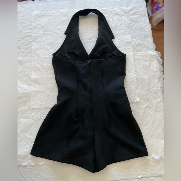 EUC VTG Black Belted Romper with collar 2” inseam hot shorts belted deep v sz 8 - Picture 4 of 13